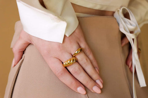 Croissant ring gold