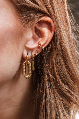Single oval stripe hoop gold
