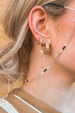 Single thin white hoop gold