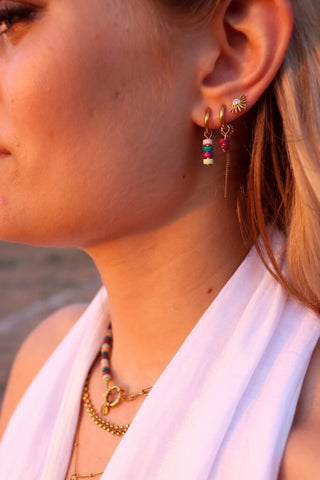 Single chain magenta hoop gold