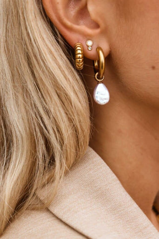 Single Big pearl hoop gold