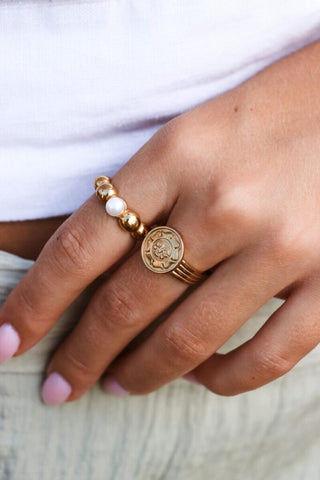 Smiling sun ring gold