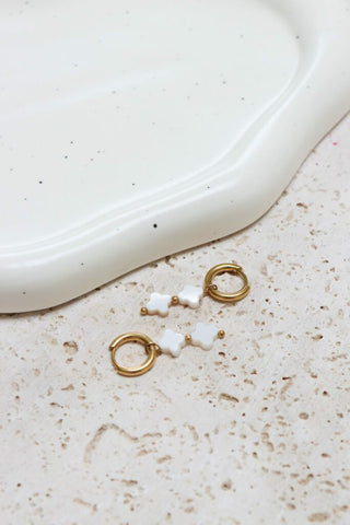 Single white clover hoop gold
