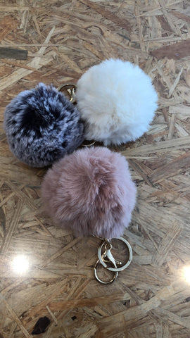 KEYCHAIN FLUFFY DIV COLORS