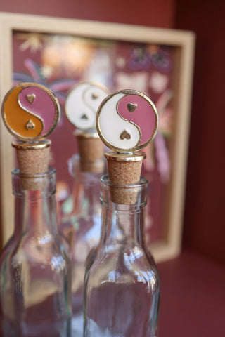 Bottle stopper yingyang white pink