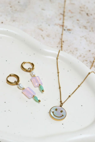 Shiny smiley necklace gold