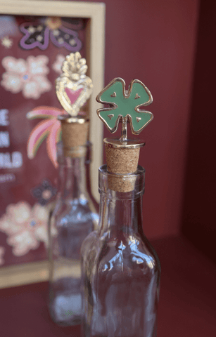 Bottle stopper lucky clover
