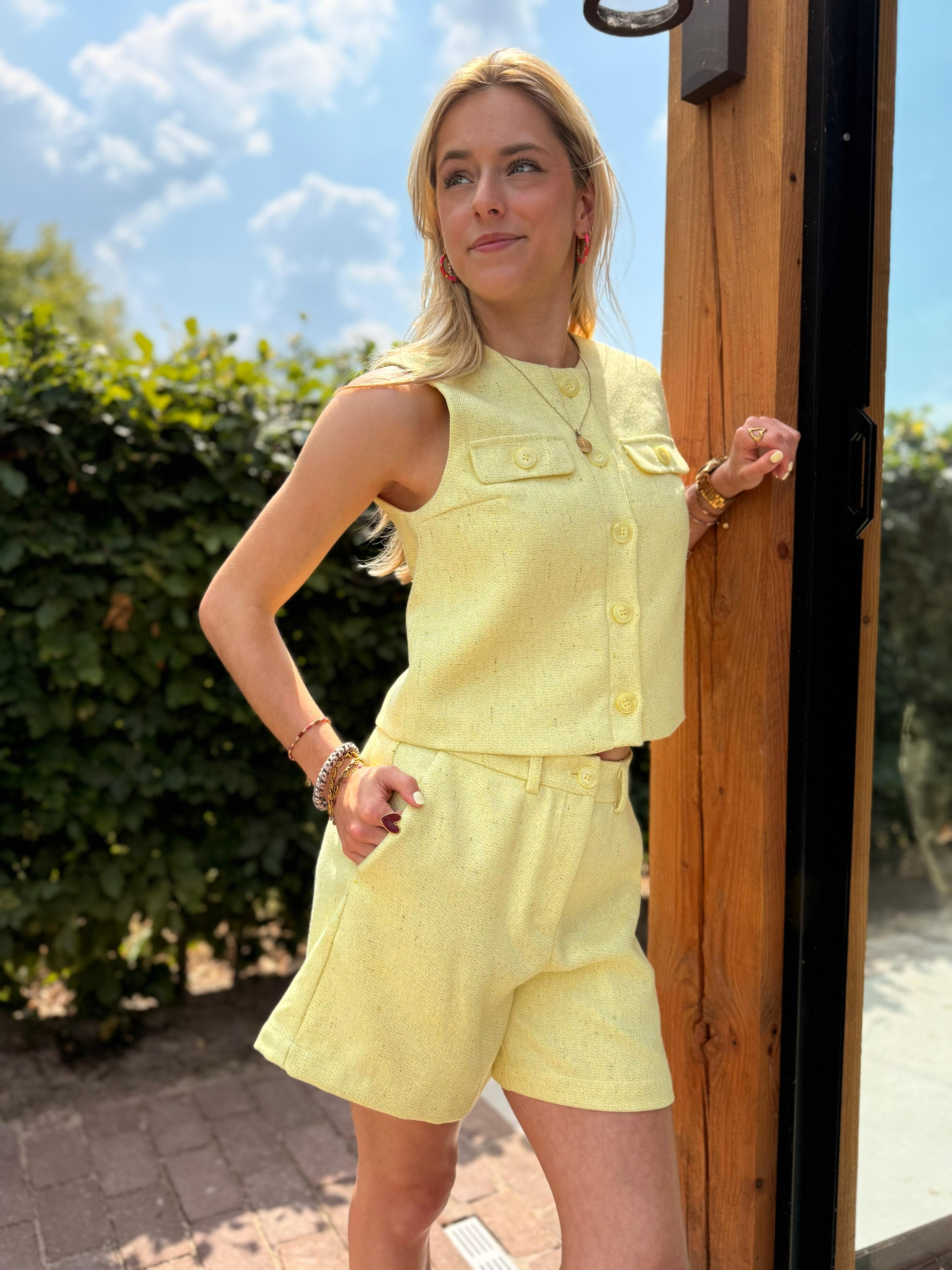 Short Saylor - soft yellow