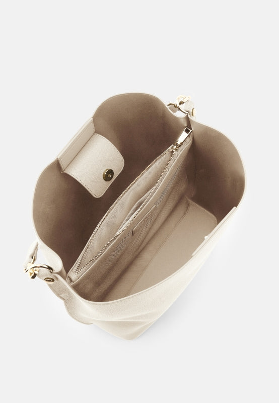 Meloy Hobo soft cream