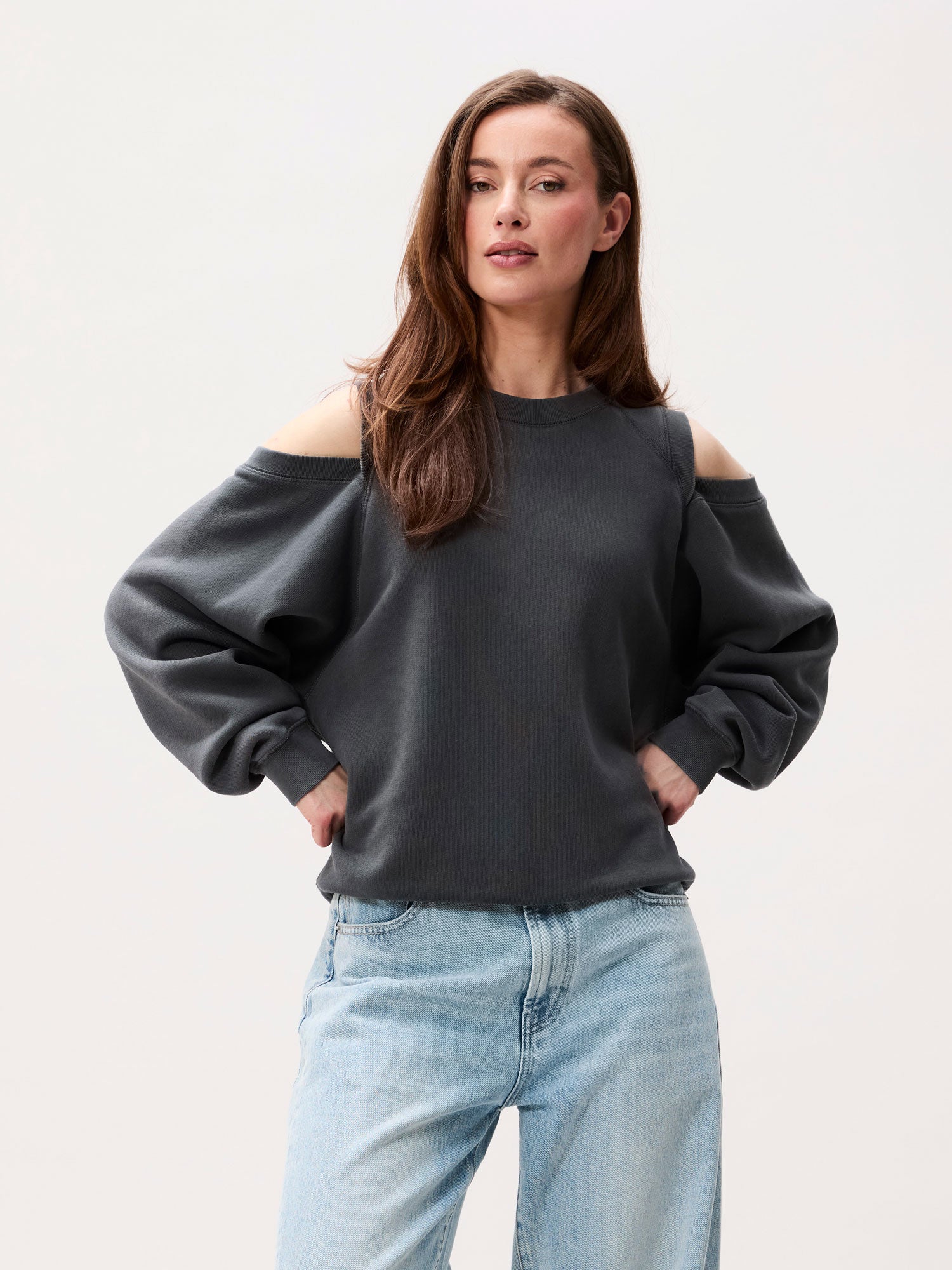 Sweater with cut out - Carbon