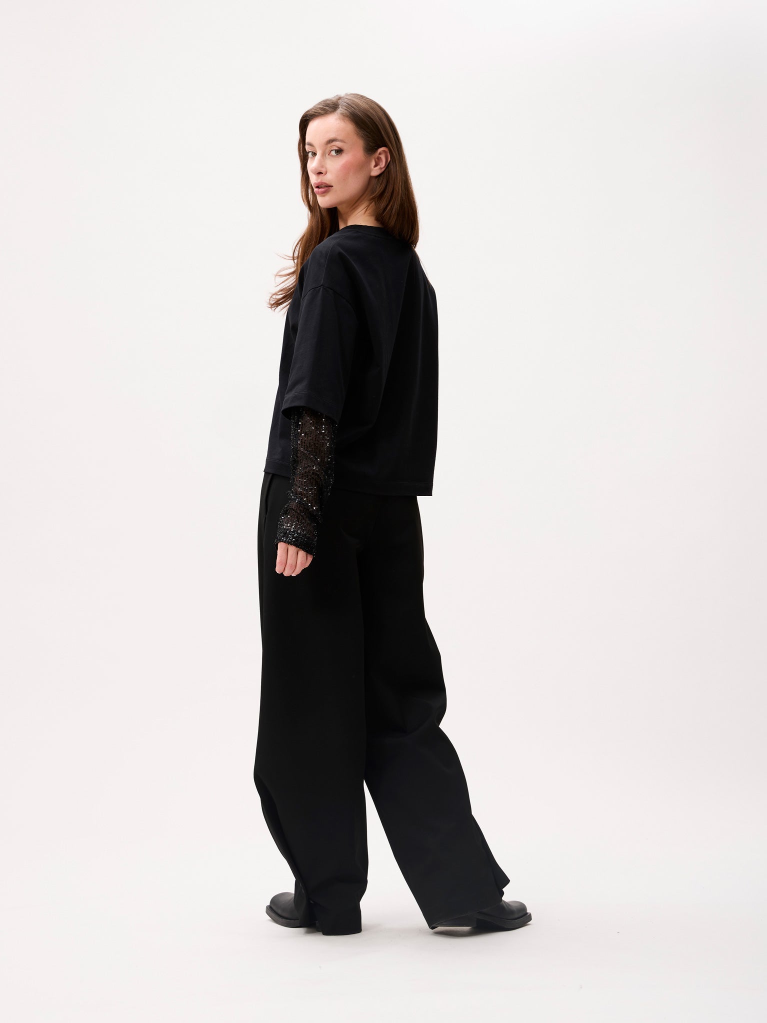 Loose fit Tshirt with sequins sleeves - black