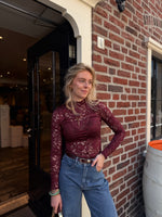 Yaslacey ls lace top - port royale