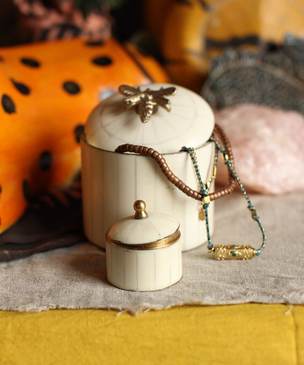 Chelsey Circus box white