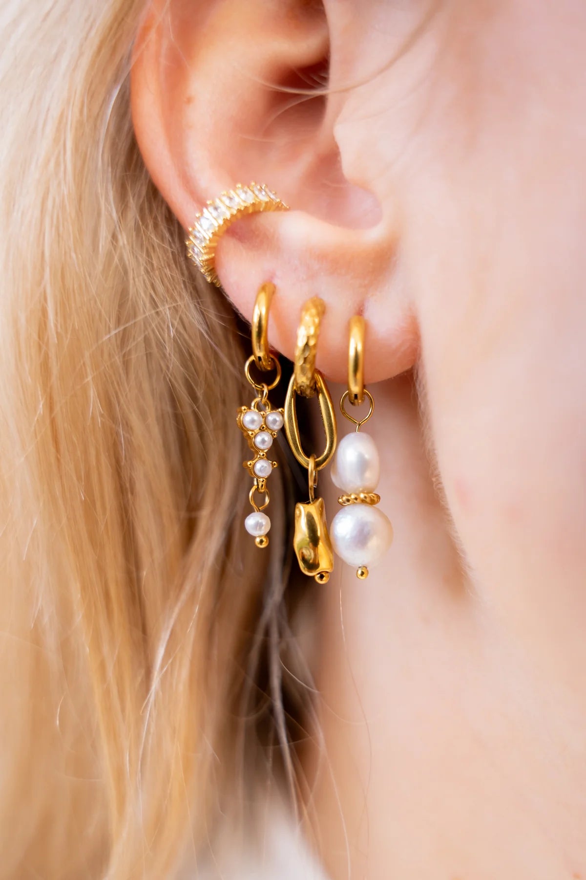 Belle pearl hoop gold