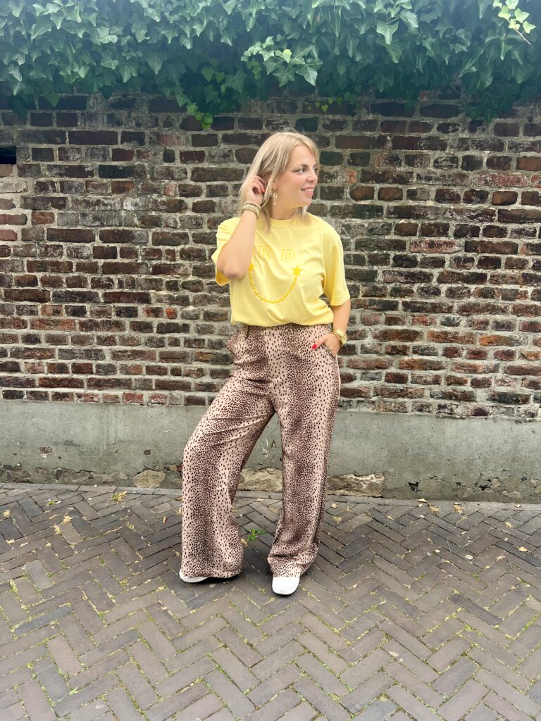 Smiley shirt Bruna - soft yellow