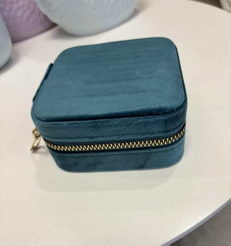 Jewelry box - velvet green