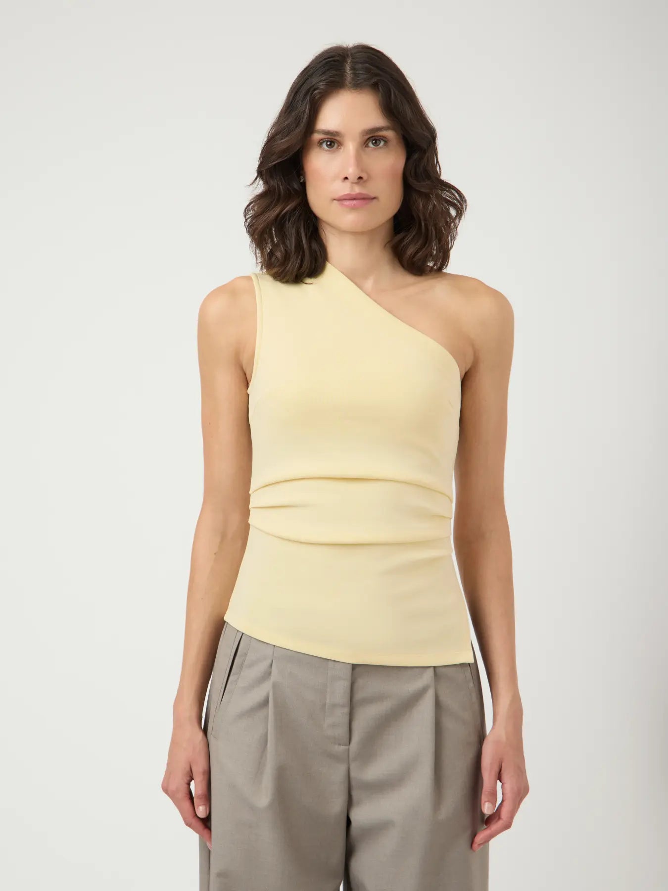 Yasvenice one shoulder top