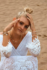 White beach necklace gold
