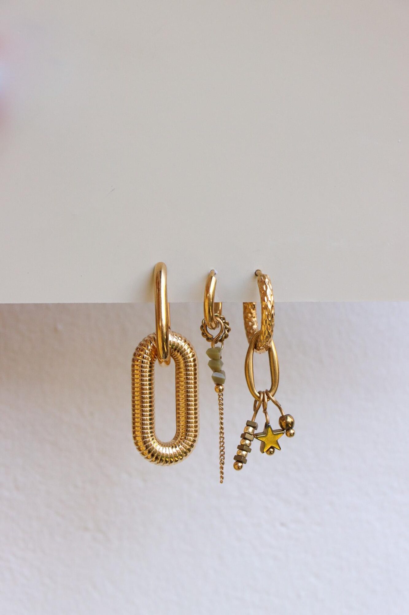 Single oval stripe hoop gold