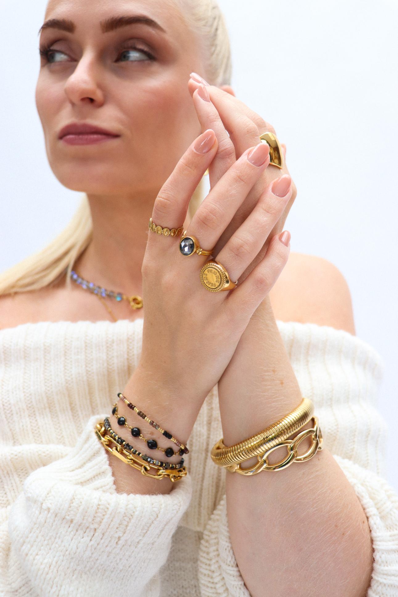 Black round bracelet gold