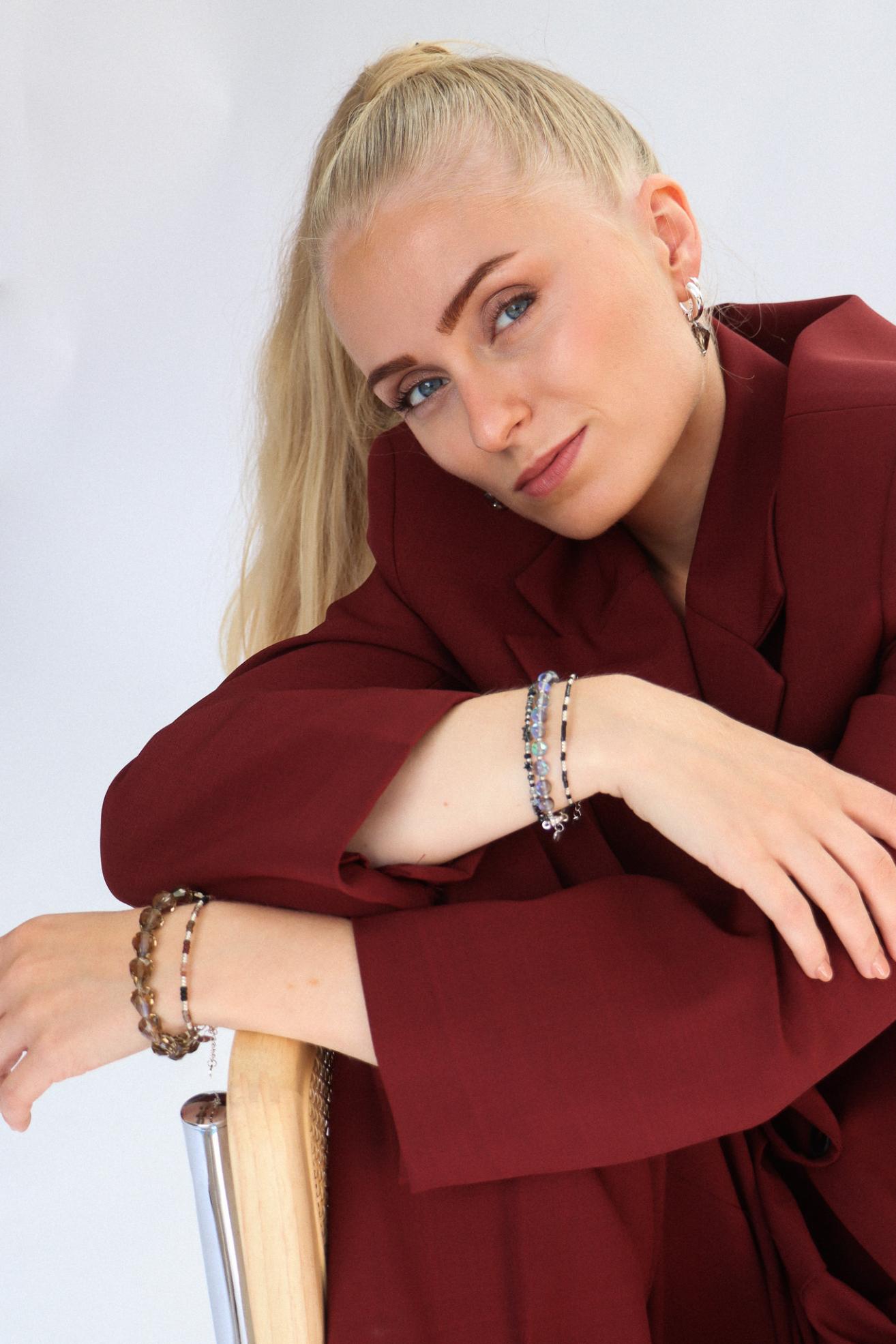 Black star bracelet gold