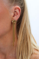 Knot snake hoop gold
