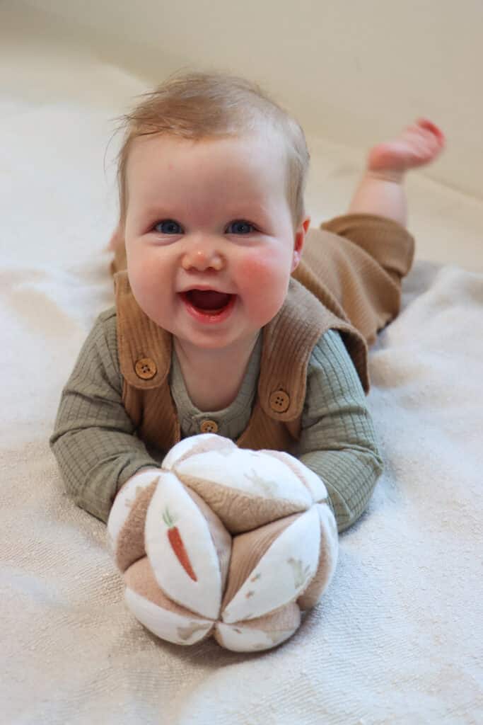 Grijpbal baby bunny - beige