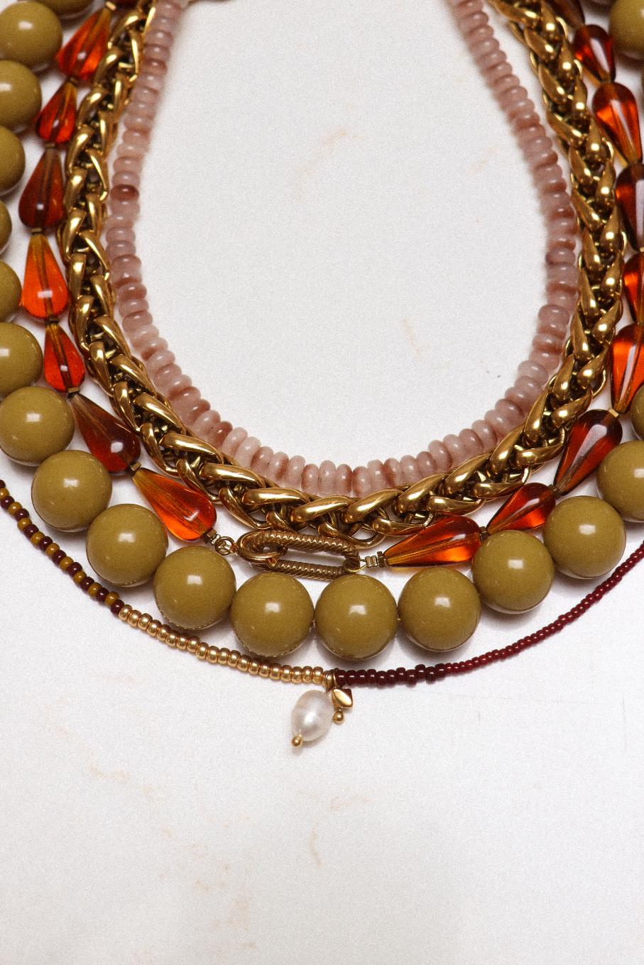 Oxblood short necklace gold