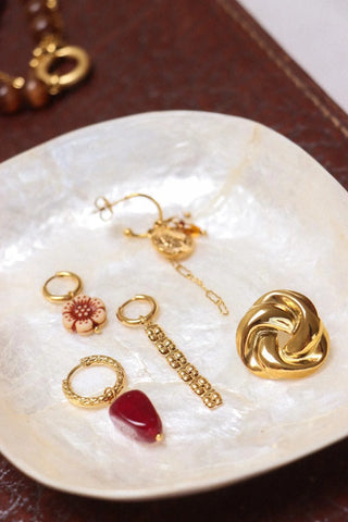 Velvet knot hoop gold
