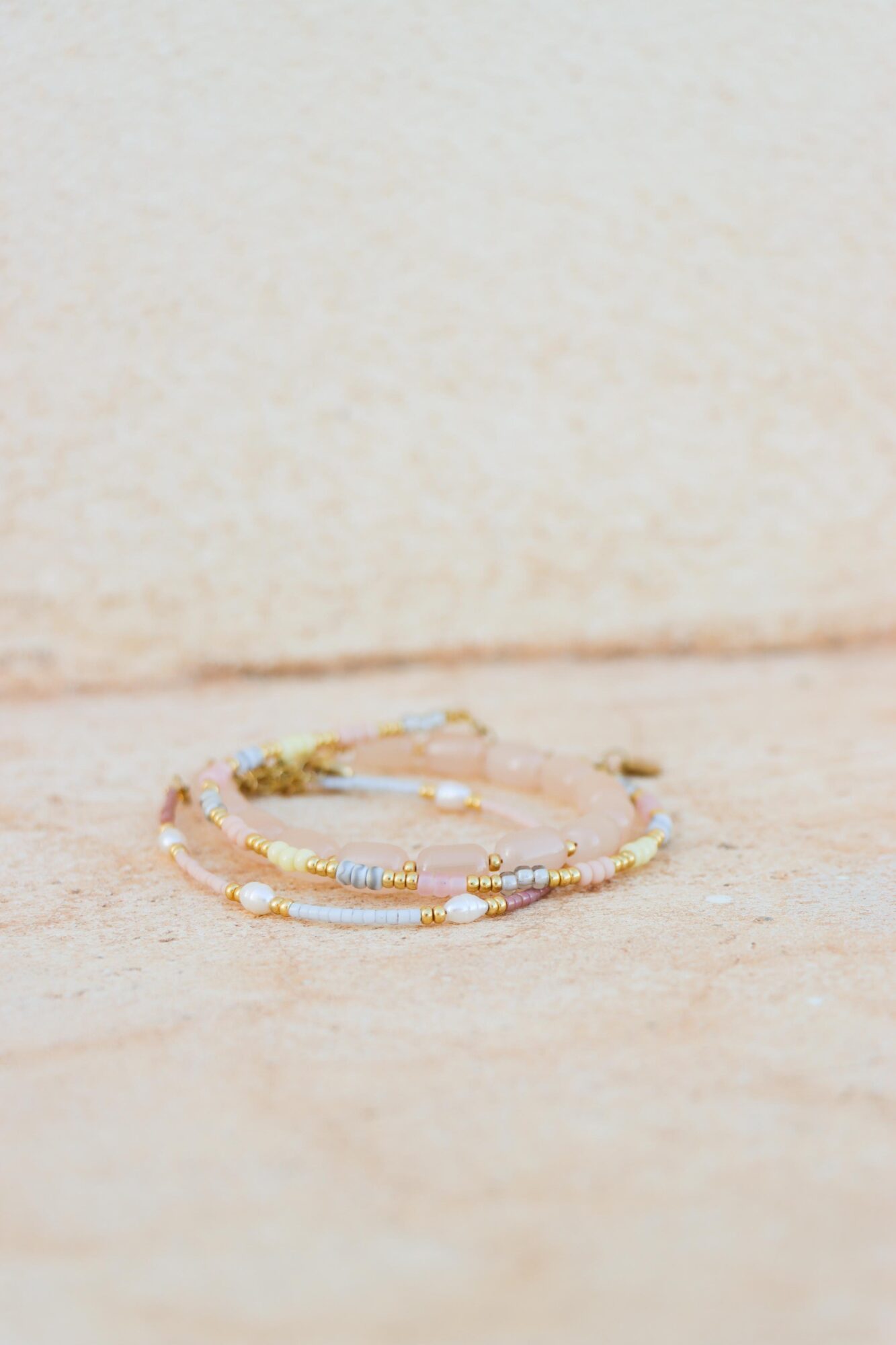 Soft rainbow bracelet gold