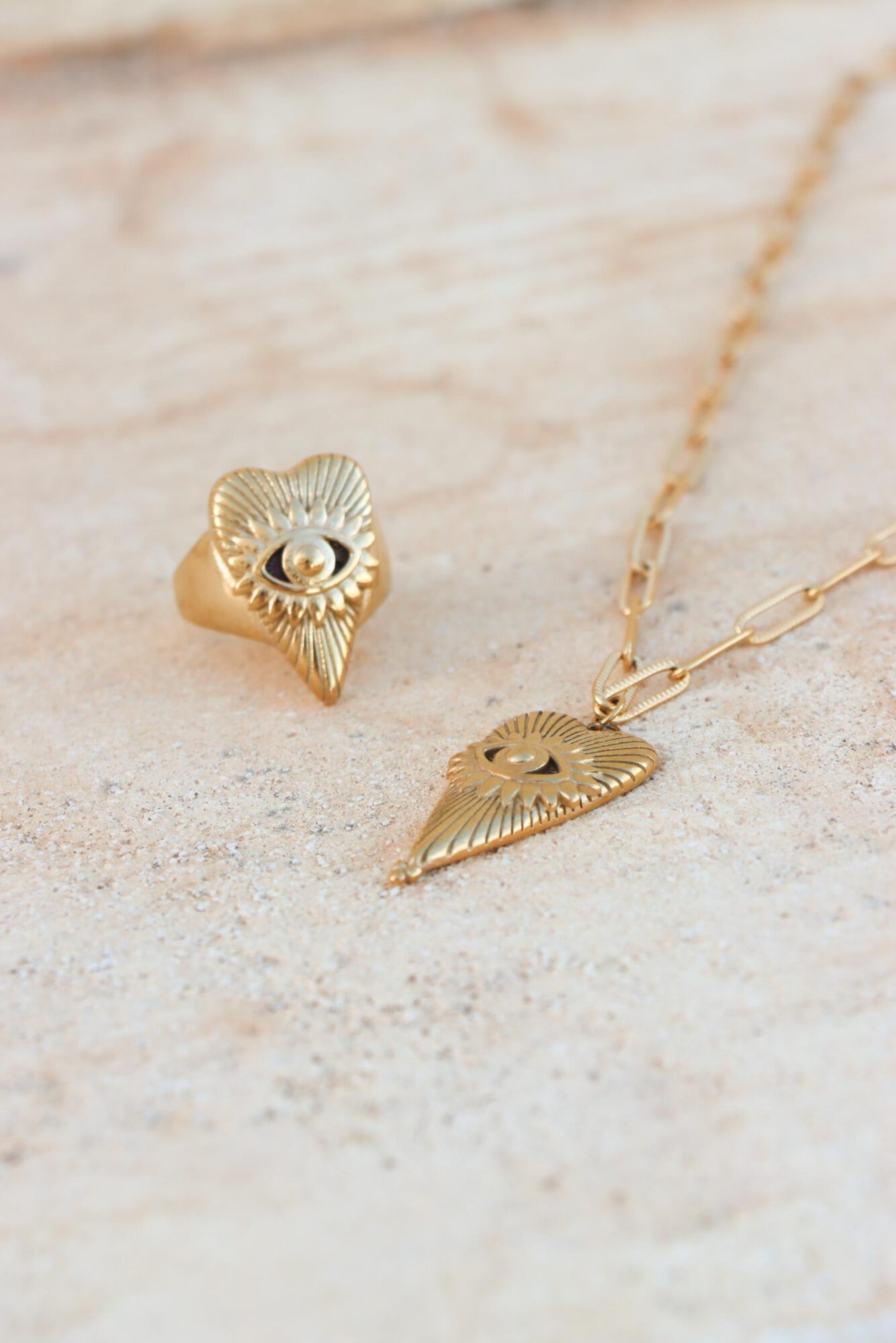 Eye of love charm gold