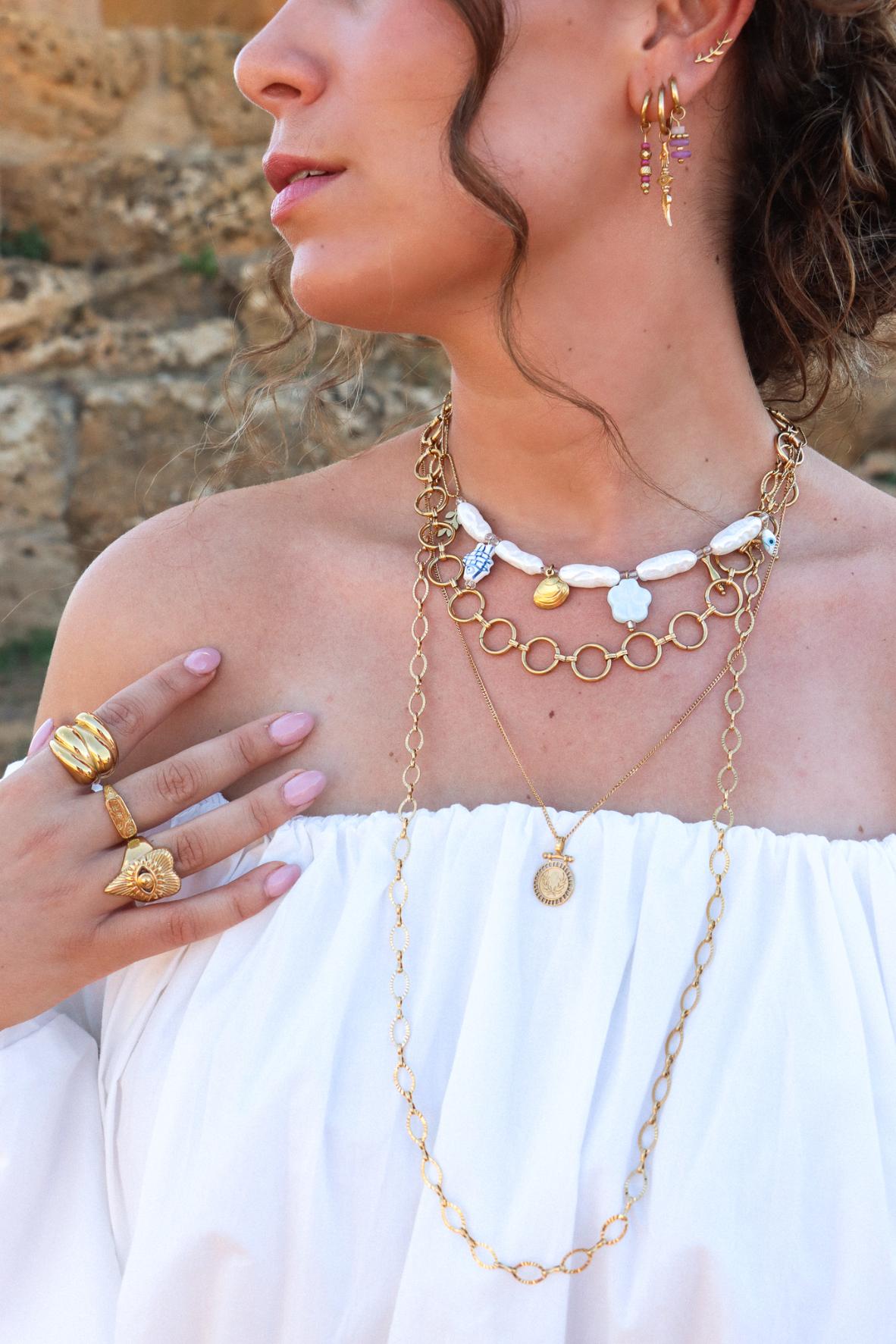 Queen of the sea necklace gold