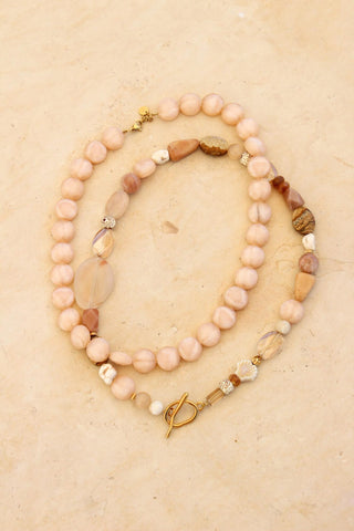 Coral glow necklace gold