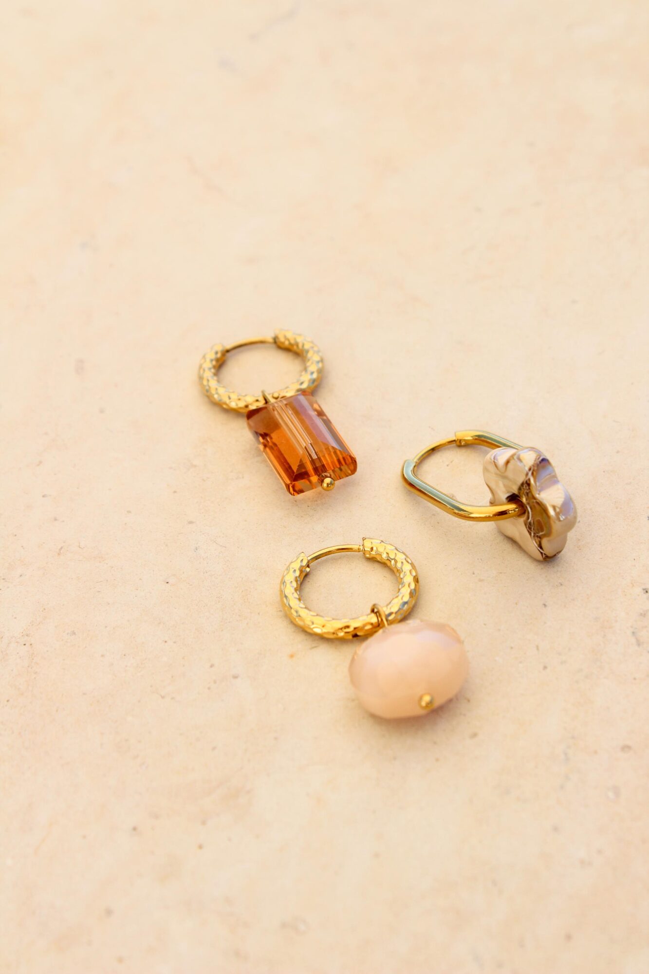 Oval flower brown hoop gold