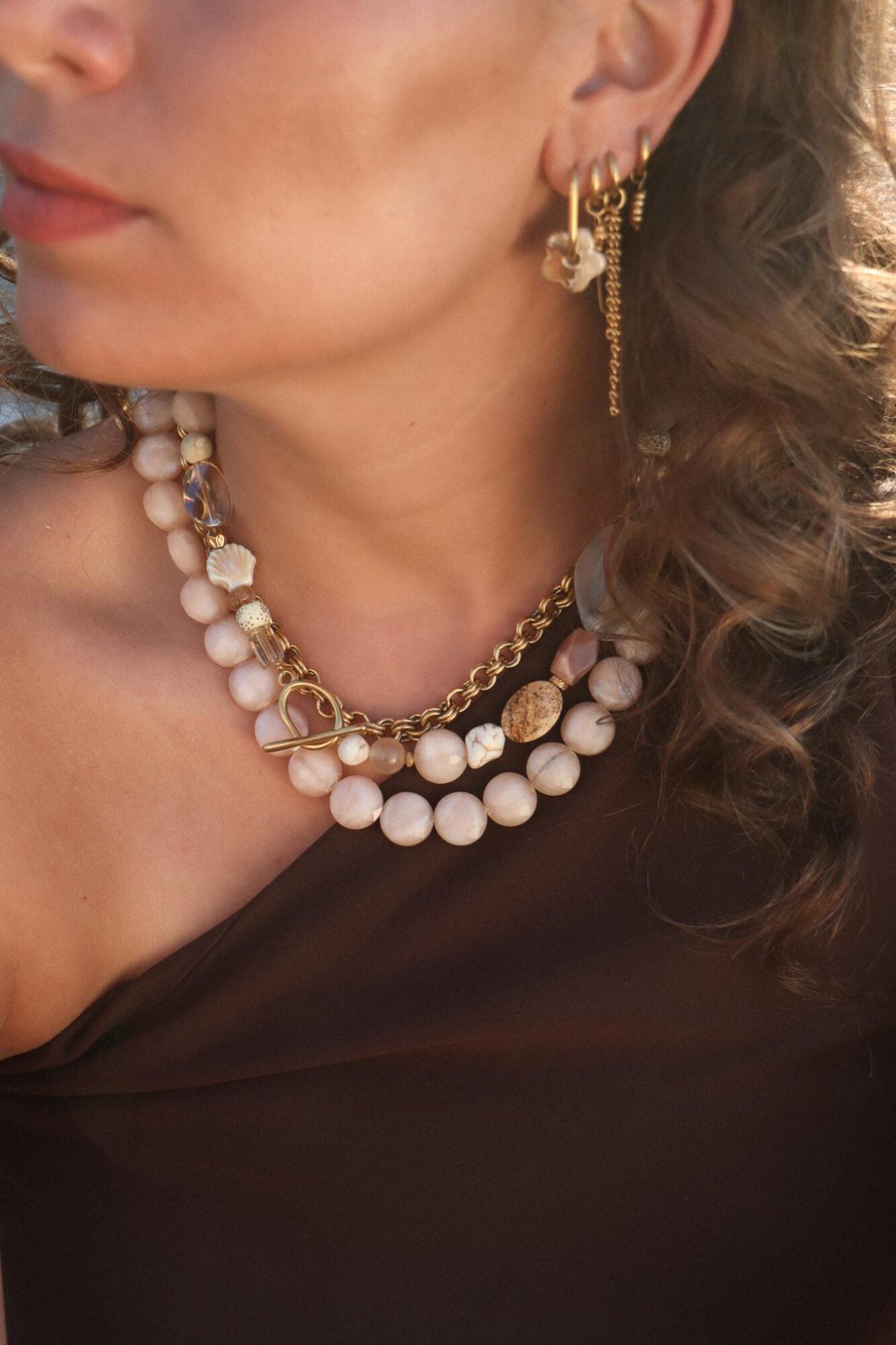 Coral glow necklace gold