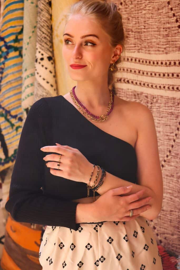 Black chain bracelet gold