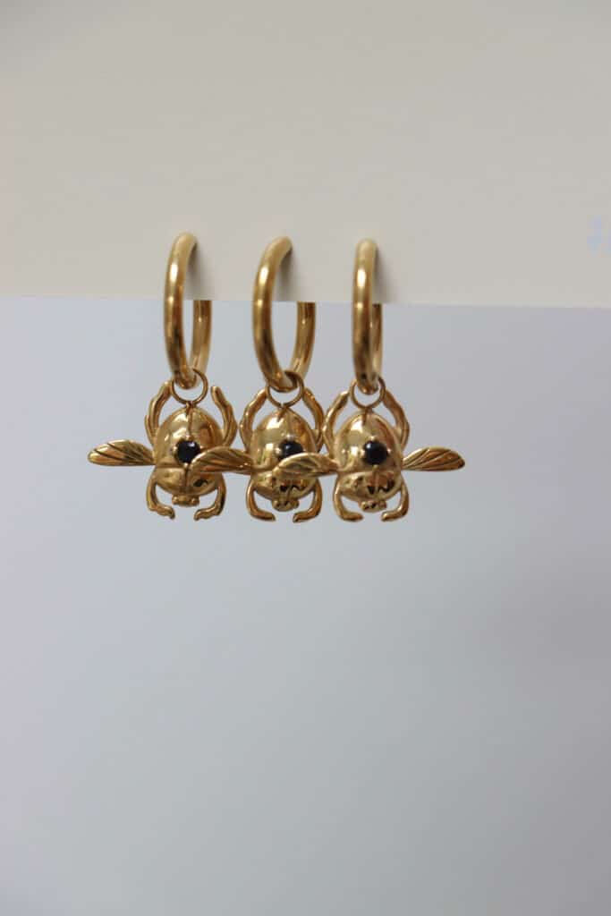 Single bobbie beetle hoop gold