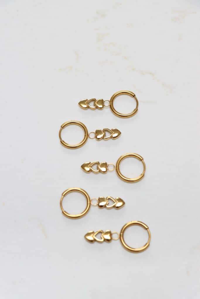 Single open heart hoop gold