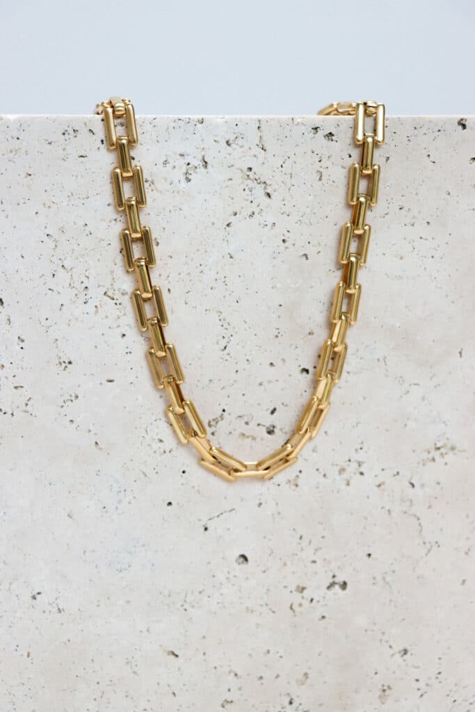 Queen of cubes neckace gold
