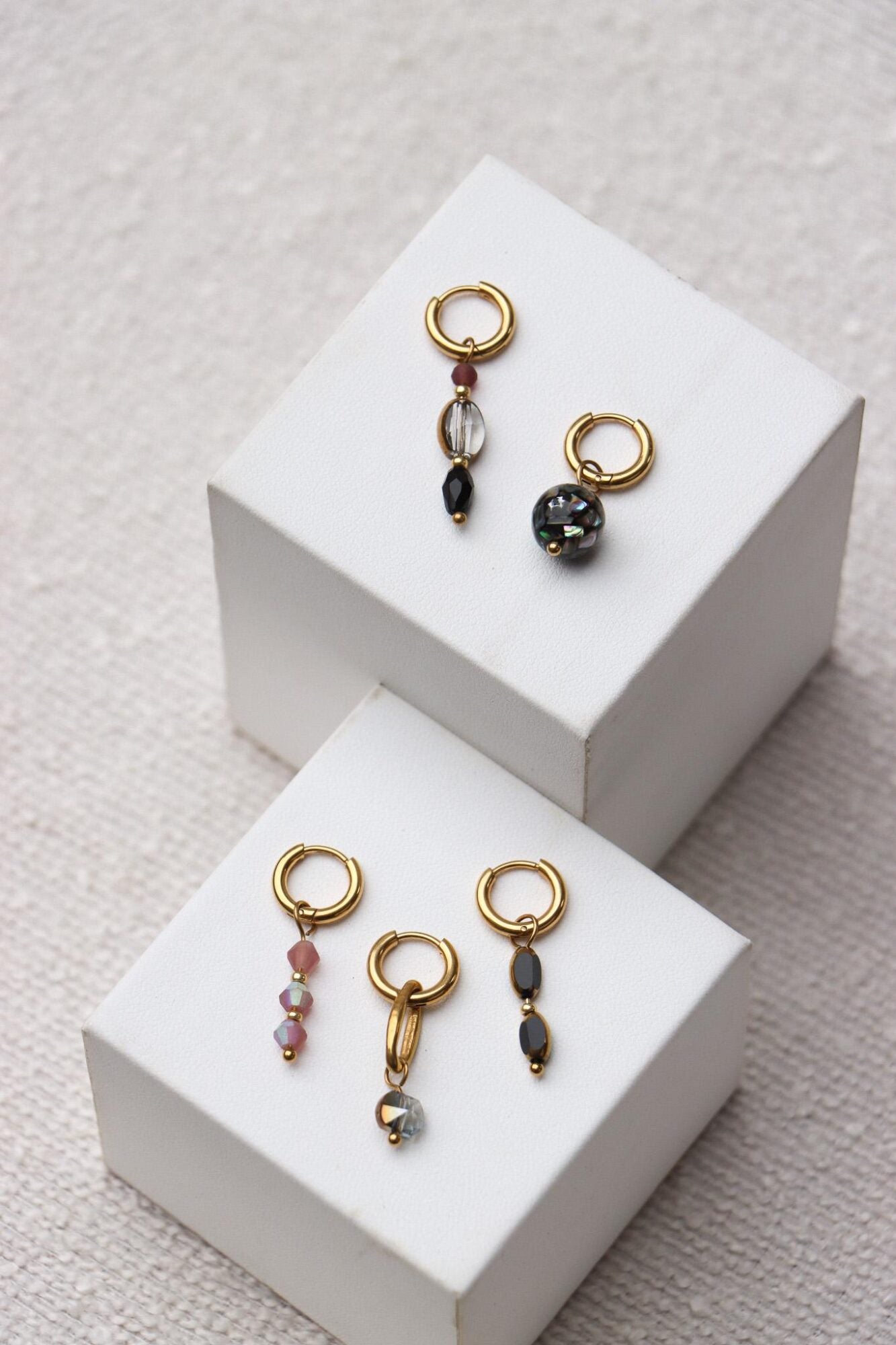 Grey diamonds hoop gold