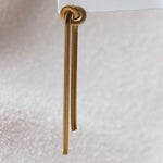 Knot snake hoop gold