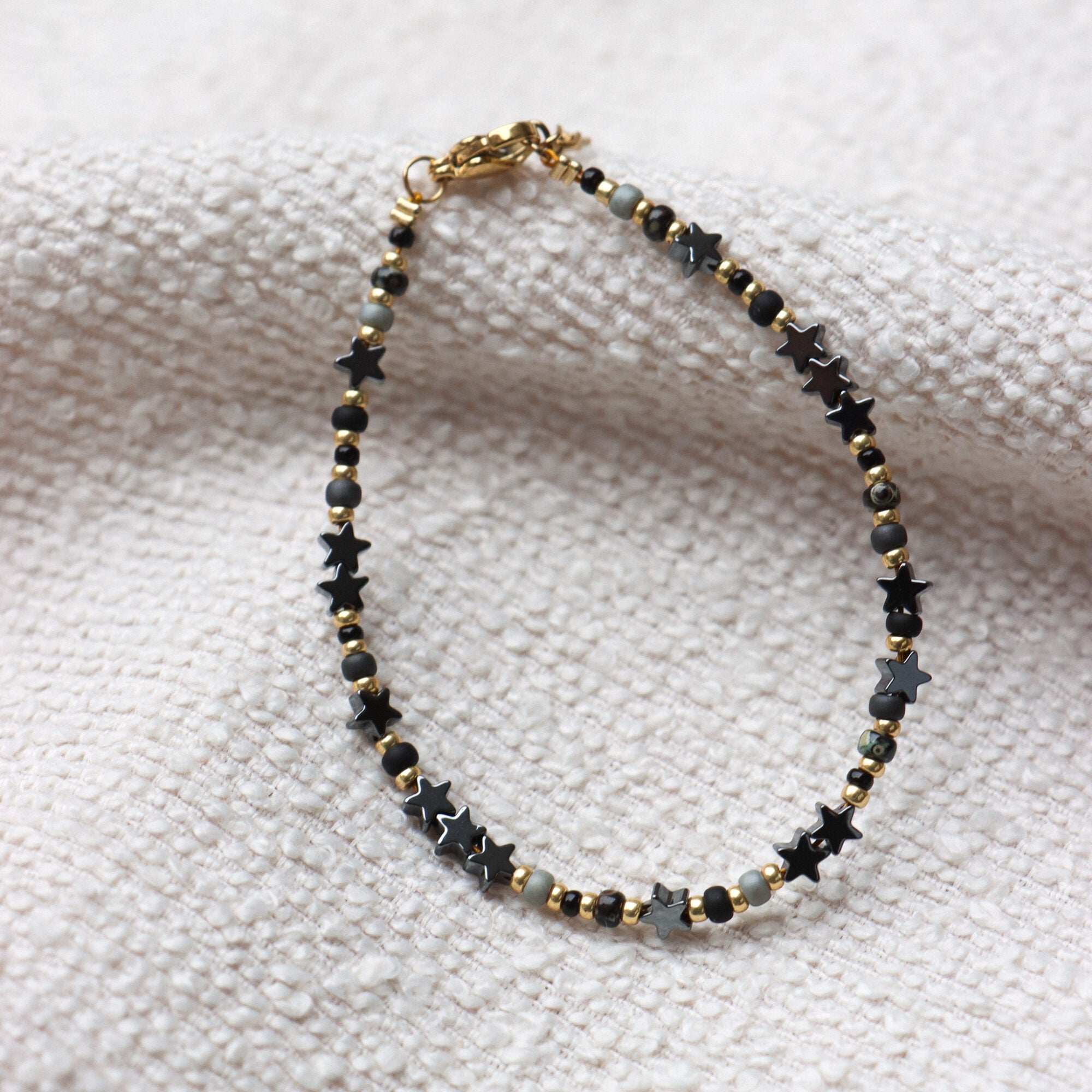 Black star bracelet gold