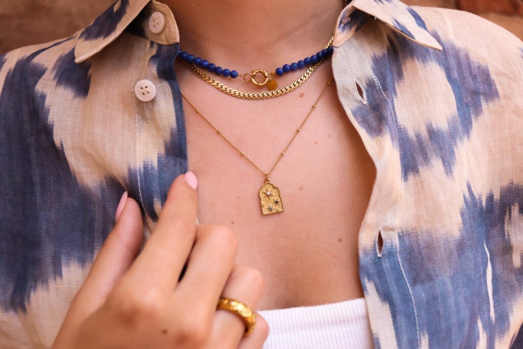 Royal blue necklace gold