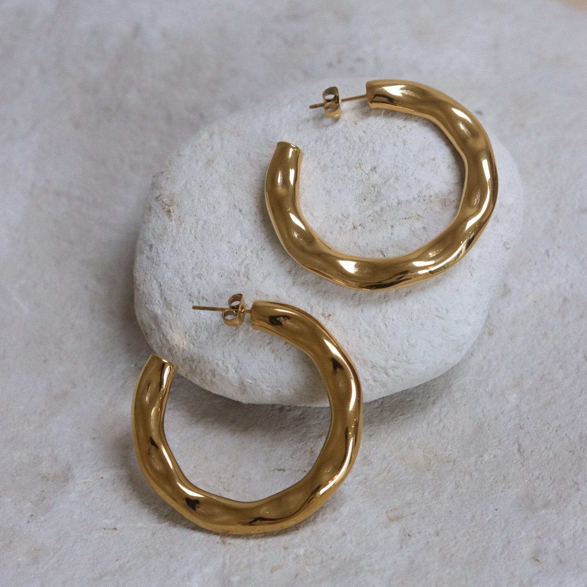 Rough hoop gold