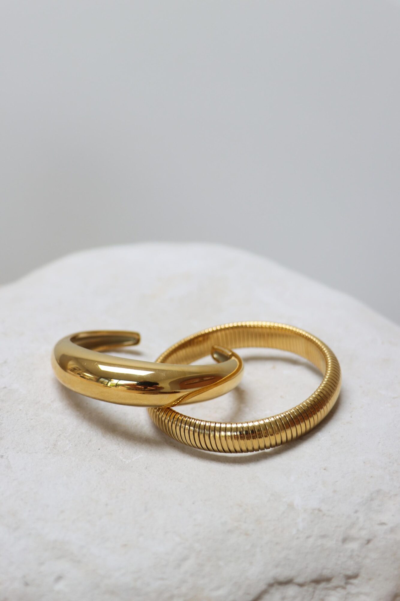 Classy bangle gold