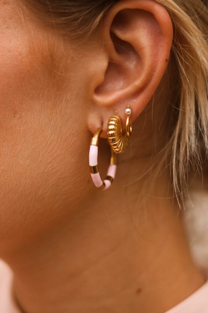 single open shell hoop gold