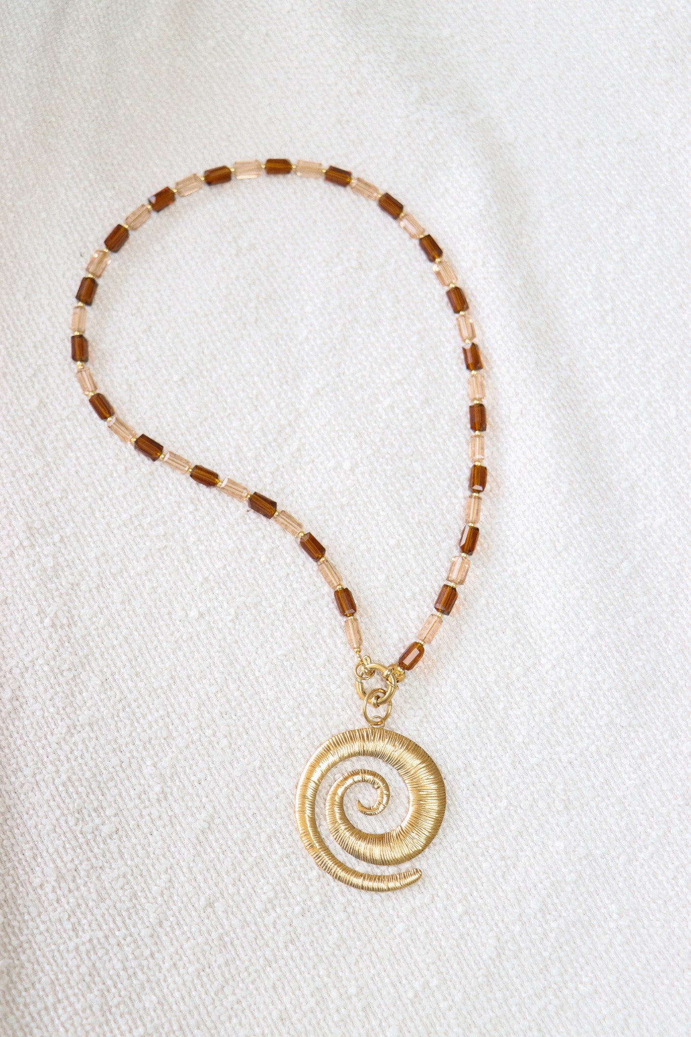 Luna brown necklace gold