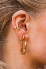 Single wavy hoop gold