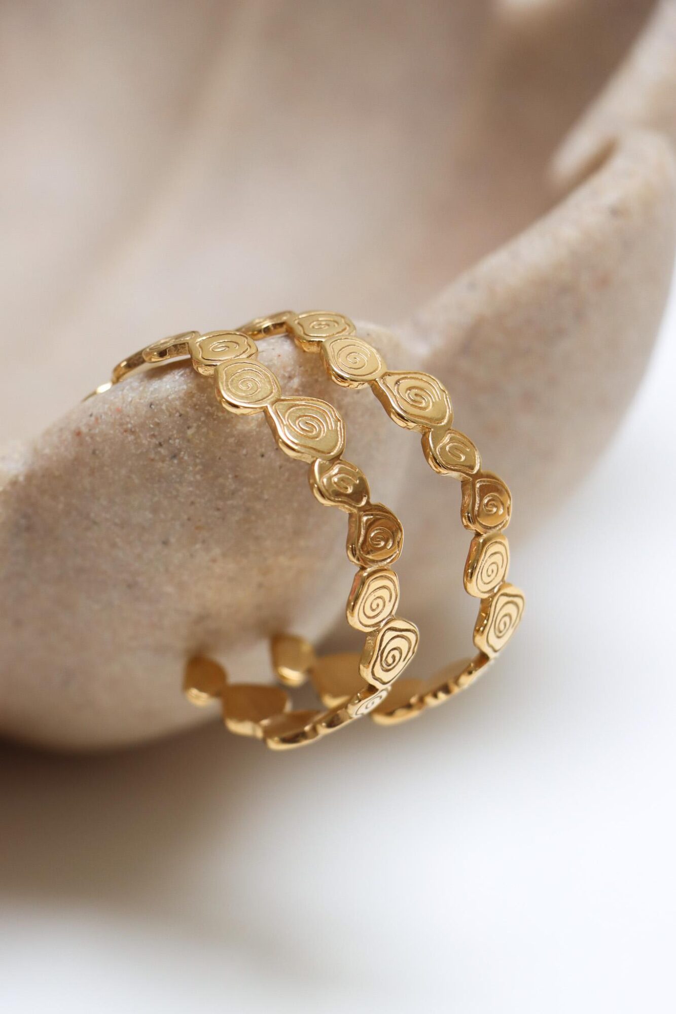 Big twirl hoop gold