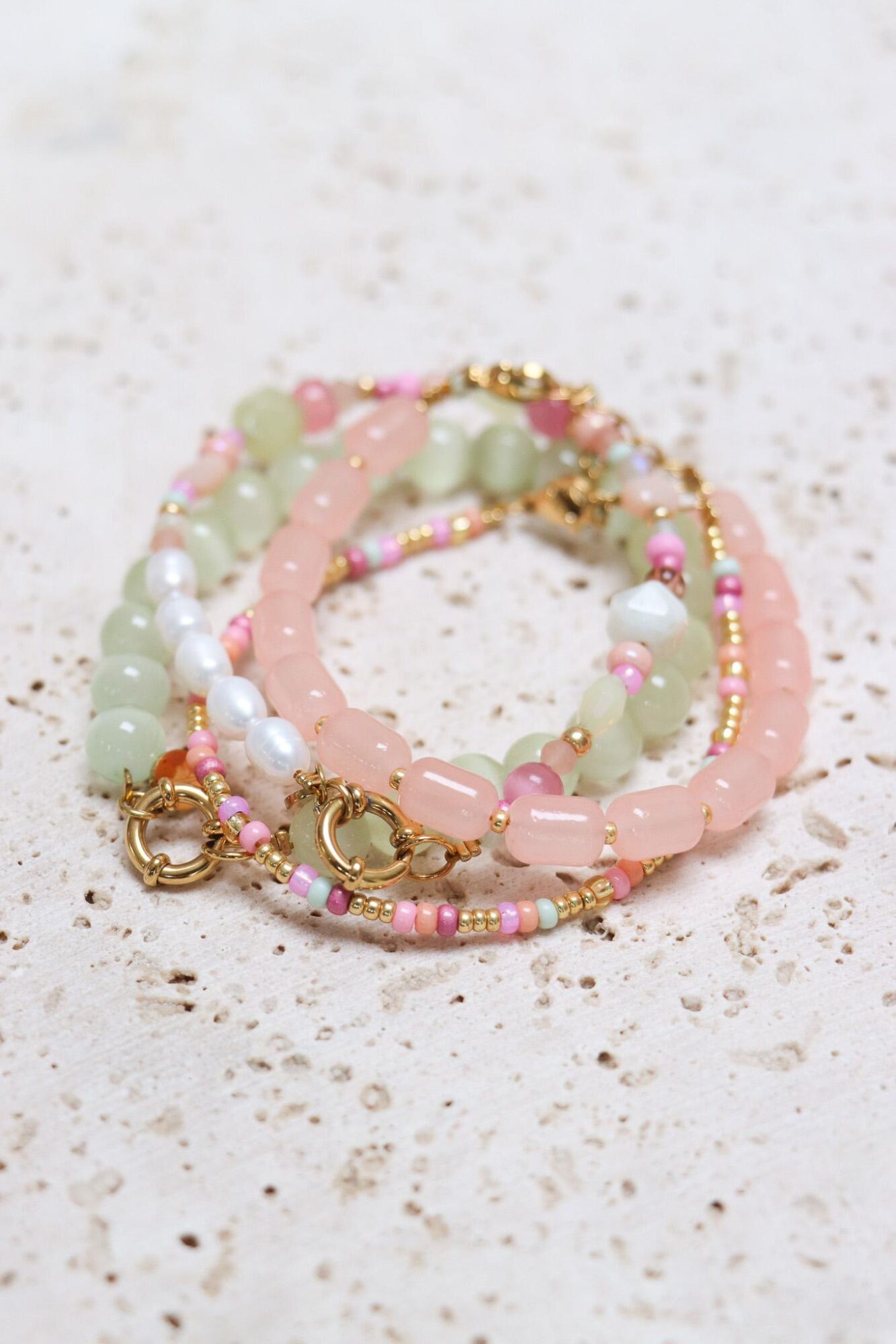 Peachy beads bracelet gold